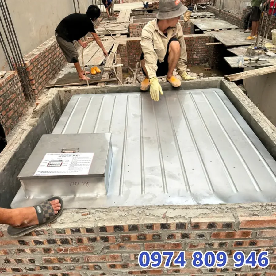 hạ bể nước ngầm inox xuống tường xây bao