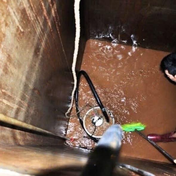 Bể nước ngầm bị nứt và thấm nước nghiêm trọng