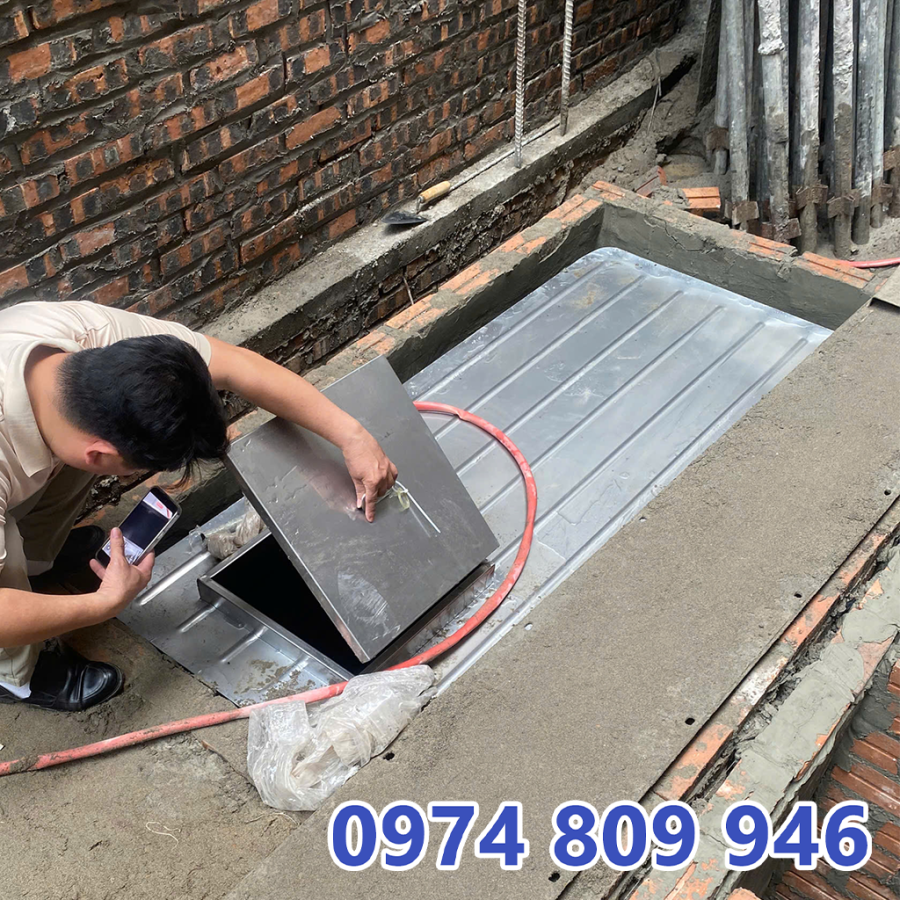 Trực tiếp kiếm tra bể nước ngầm inox tại công trình