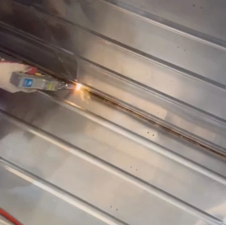 Hàn laser bể ngầm inox 304 kín nước tuyệt đối tại xưởng