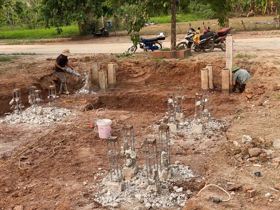 Đào hố chưa bể inox