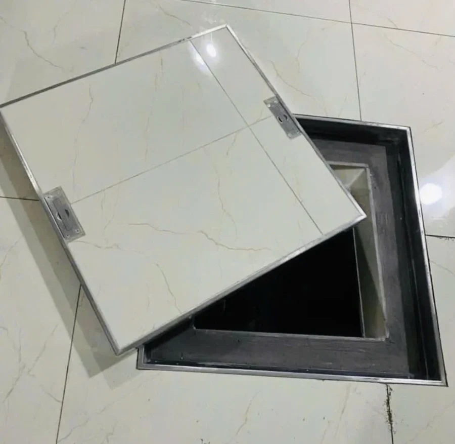 Nắp bể nước ngầm inox đang mở